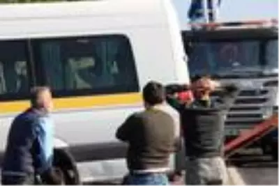 Özel eğitim öğrencilerinin servis minibüsü devrildi: 5 yaralı Özel eğitim öğrencilerinin servis minibüsü devrildi: 5 yaralı