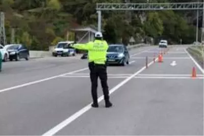 - Salgınla mücadelede emniyet ekipleri hız kesmiyor - Salgınla mücadelede emniyet ekipleri hız kesmiyor
