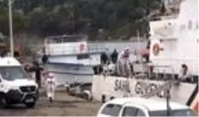 Sinop açıklarında, teknede 85 kaçak göçmen yakalandı Sinop açıklarında, teknede 85 kaçak göçmen yakalandı