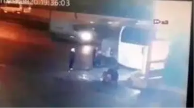 Son dakika haber... Şişli'de kamyonet sürücüsünün hayatını kaybettiği feci kaza kamerada Son dakika haber... Şişli'de kamyonet sürücüsünün hayatını kaybettiği feci kaza kamerada