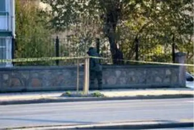 Şüpheli iki çanta fünyeyle patlatıldı