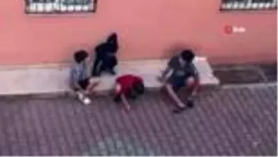 Minikler sokakta oyun oynamak yerine ekonomi konuştu Minikler sokakta oyun oynamak yerine ekonomi konuştu