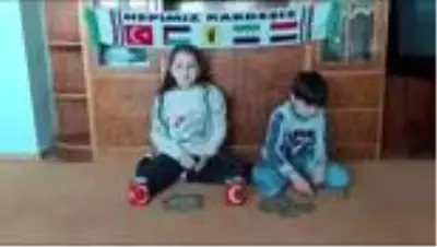 Suriyeli Selam ve kardeşi, İzmirli afetzedelere yardım eli uzattı Suriyeli Selam ve kardeşi, İzmirli afetzedelere yardım eli uzattı
