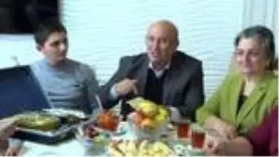 Şuşalılar, 28 yıl sakladıkları tapularını sandıklardan çıkardı Şuşalılar, 28 yıl sakladıkları tapularını sandıklardan çıkardı