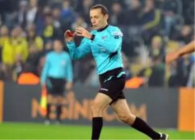 UEFA'dan Cüneyt Çakır'a görev UEFA'dan Cüneyt Çakır'a görev