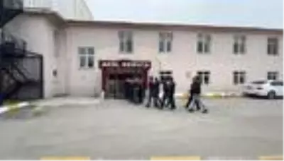 Son dakika haberi | Van merkezli 3 ilde PKK operasyonu: 13 gözaltı Son dakika haberi | Van merkezli 3 ilde PKK operasyonu: 13 gözaltı