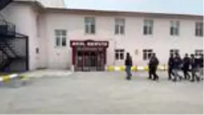 Van merkezli 3 ilde terör operasyonu: 13 gözaltı Van merkezli 3 ilde terör operasyonu: 13 gözaltı