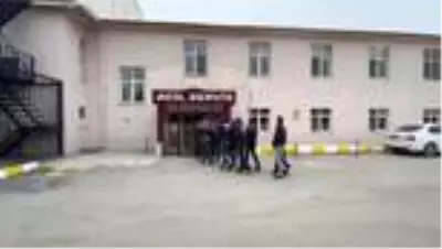 Van merkezli 3 ilde terör operasyonu: 13 gözaltı Van merkezli 3 ilde terör operasyonu: 13 gözaltı
