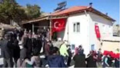 Yozgat'taki kazada hayatını kaybeden polis memuru toprağa verildi Yozgat'taki kazada hayatını kaybeden polis memuru toprağa verildi