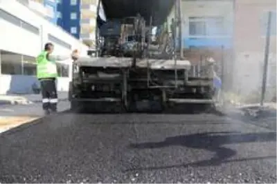 Yüreğir'de asfalt çalışmaları devam ediyor Yüreğir'de asfalt çalışmaları devam ediyor