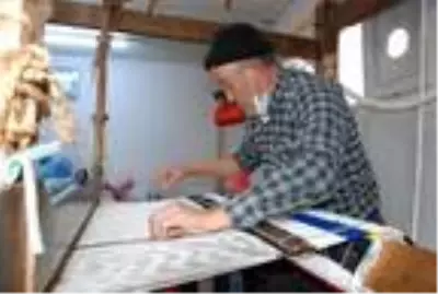50 yıldır tezgahında kilim dokuyor 50 yıldır tezgahında kilim dokuyor