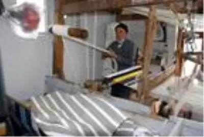 50 yıldır tezgahında kilim dokuyor 50 yıldır tezgahında kilim dokuyor