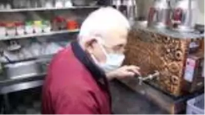 60 yıllık çaycının örnek esnaflığı ve hayatı kitaplaştırıldı 60 yıllık çaycının örnek esnaflığı ve hayatı kitaplaştırıldı