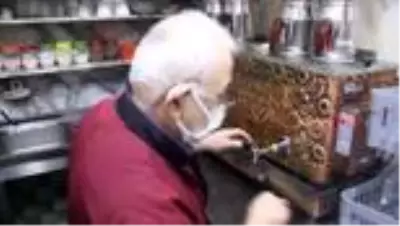 60 yıllık çaycının örnek esnaflığı ve hayatı kitaplaştırıldı 60 yıllık çaycının örnek esnaflığı ve hayatı kitaplaştırıldı