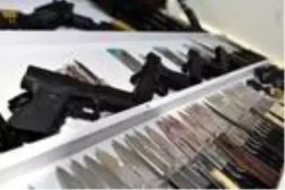 Adana'da, silah kaçakçısı suç örgütüne operasyonda 7 tutuklama Adana'da, silah kaçakçısı suç örgütüne operasyonda 7 tutuklama
