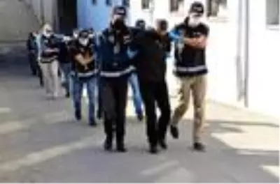 Adana'da, silah kaçakçısı suç örgütüne operasyonda 7 tutuklama Adana'da, silah kaçakçısı suç örgütüne operasyonda 7 tutuklama
