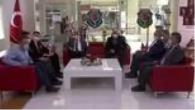 Son dakika haberleri | AFYONKARAHİSAR - Başkan Zeybek'ten şehit ve gaziler derneğine ziyaret Son dakika haberleri | AFYONKARAHİSAR - Başkan Zeybek'ten şehit ve gaziler derneğine ziyaret