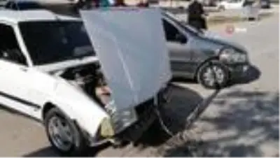 Aksaray'da otomobiller çarpıştı: 1 yaralı Aksaray'da otomobiller çarpıştı: 1 yaralı