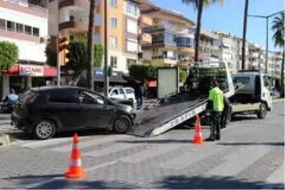 Son dakika haberleri | Alanya Kestelsporlu futbolcu kaza yaptı : 2 yaralı Son dakika haberleri | Alanya Kestelsporlu futbolcu kaza yaptı : 2 yaralı