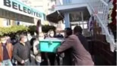 - Alaşehir'in tarihi çınarı Ayşe nine 107 yaşında vefat etti - Alaşehir'in tarihi çınarı Ayşe nine 107 yaşında vefat etti
