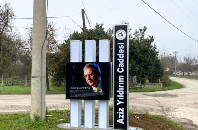 Aziz Yıldırım'ın Düzce'de adının verildiği caddeye tabela asıldı