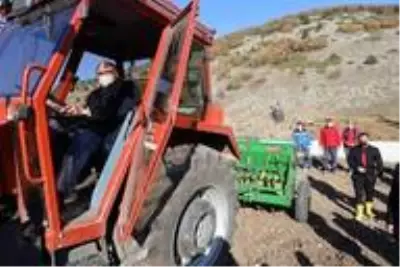 Bilecik'te 16 dekar alana buğday çeşit demonstrasyonu kuruldu Bilecik'te 16 dekar alana buğday çeşit demonstrasyonu kuruldu