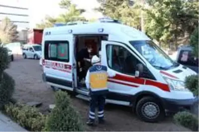Boşanma davasında yakınları birbirine girdi: 4 yaralı Boşanma davasında yakınları birbirine girdi: 4 yaralı