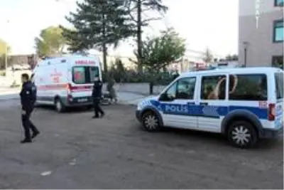 Boşanma davasında yakınları birbirine girdi: 4 yaralı Boşanma davasında yakınları birbirine girdi: 4 yaralı