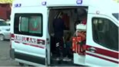 Boşanma davasında yakınları birbirine girdi: 4 yaralı Boşanma davasında yakınları birbirine girdi: 4 yaralı