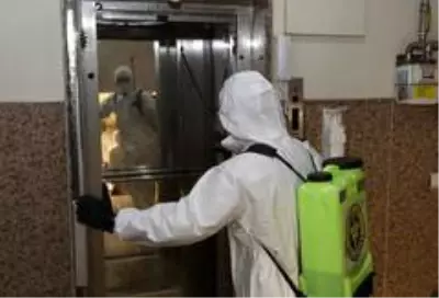 Buca Belediyesinden korona virüsü görülen apartmanlara dezenfekte Buca Belediyesinden korona virüsü görülen apartmanlara dezenfekte