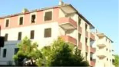 Büyükçekmece'de risk taşıyan 13 bina yıkılıyor Büyükçekmece'de risk taşıyan 13 bina yıkılıyor