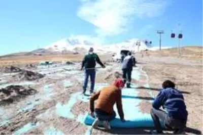 Erciyes Dağı'na erozyona karşı 'tohum halısı' serildi Erciyes Dağı'na erozyona karşı 'tohum halısı' serildi
