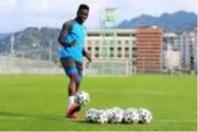 Çaykur Rizesporlu futbolcu Godfred Donsah iddialı konuştu Çaykur Rizesporlu futbolcu Godfred Donsah iddialı konuştu