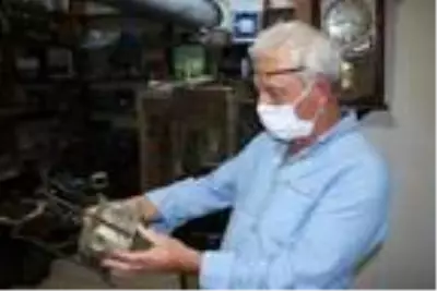 Çöplerden eski eşya toplayarak başladıkları antikacılık, meslekleri oldu