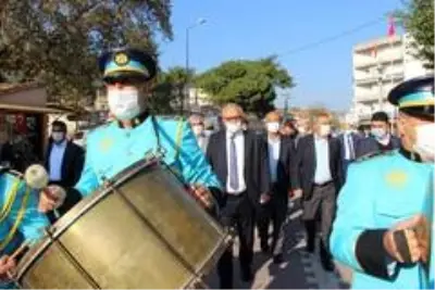 Dev borularla bando eşliğinde şehir turu Dev borularla bando eşliğinde şehir turu