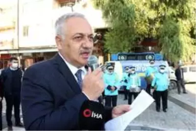 Dev borularla bando eşliğinde şehir turu Dev borularla bando eşliğinde şehir turu