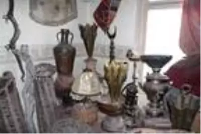 Dışı gazoz kapaklarıyla kaplı ev ilgi çekiyor Dışı gazoz kapaklarıyla kaplı ev ilgi çekiyor