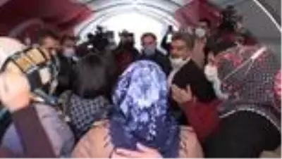 DİYARBAKIR - Evlat nöbetine 9 yaşında dağa kaçırılan oğlu için katıldı DİYARBAKIR - Evlat nöbetine 9 yaşında dağa kaçırılan oğlu için katıldı