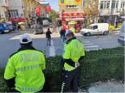 Edirne'de yayalara yol vermeyen sürücülere ceza Edirne'de yayalara yol vermeyen sürücülere ceza