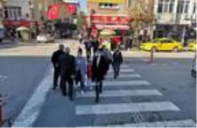Edirne'de yayalara yol vermeyen sürücülere ceza Edirne'de yayalara yol vermeyen sürücülere ceza