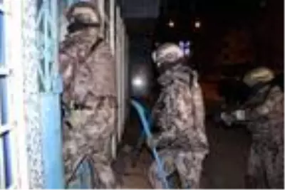 Erzurum merkezli uyuşturucu satıcılarına şafak operasyonu Erzurum merkezli uyuşturucu satıcılarına şafak operasyonu