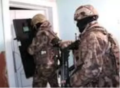 Erzurum merkezli uyuşturucu satıcılarına şafak operasyonu Erzurum merkezli uyuşturucu satıcılarına şafak operasyonu
