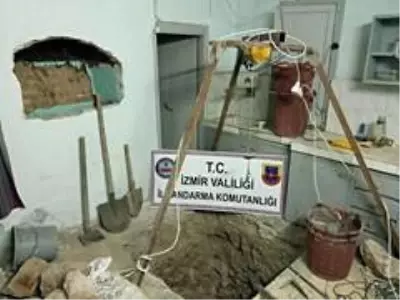 Son dakika haberi: Evin mutfağında kaçak kazı yapıyorlardı, jandarmaya yakalandılar: 6 gözaltı Son dakika haberi: Evin mutfağında kaçak kazı yapıyorlardı, jandarmaya yakalandılar: 6 gözaltı