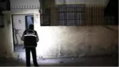 Evinin önünde pusu kurup, kurşun yağmuruna tuttular Evinin önünde pusu kurup, kurşun yağmuruna tuttular