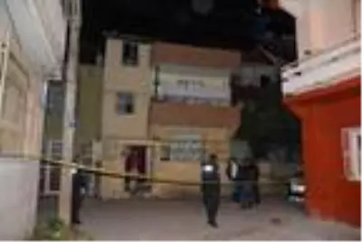 Evinin önünde saldırıya uğradı Evinin önünde saldırıya uğradı