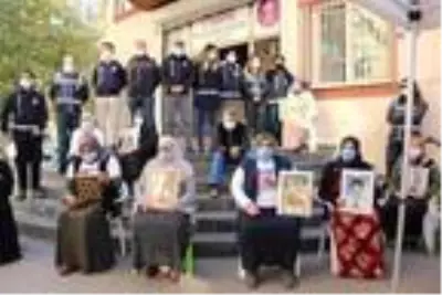 Evlat nöbeti tutan baba: Oğlumun hayali futbolcu olmaktı Evlat nöbeti tutan baba: Oğlumun hayali futbolcu olmaktı