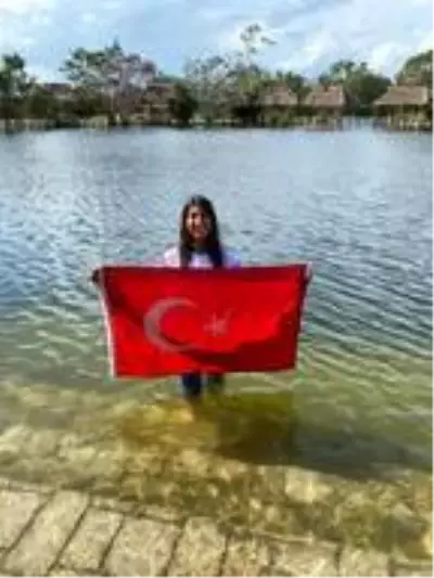 Fatma Uruk, serbest dalışta Meksika'da dünya rekoru kırdı Fatma Uruk, serbest dalışta Meksika'da dünya rekoru kırdı