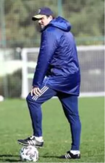 Fenerbahçe'de Gençlerbirliği maçı hazırlıkları sürüyor Fenerbahçe'de Gençlerbirliği maçı hazırlıkları sürüyor