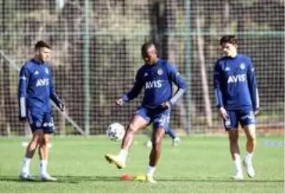 Fenerbahçe'de Gençlerbirliği maçı hazırlıkları sürüyor Fenerbahçe'de Gençlerbirliği maçı hazırlıkları sürüyor