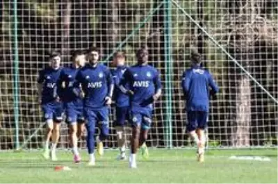 Fenerbahçe'de Gençlerbirliği maçı hazırlıkları sürüyor Fenerbahçe'de Gençlerbirliği maçı hazırlıkları sürüyor